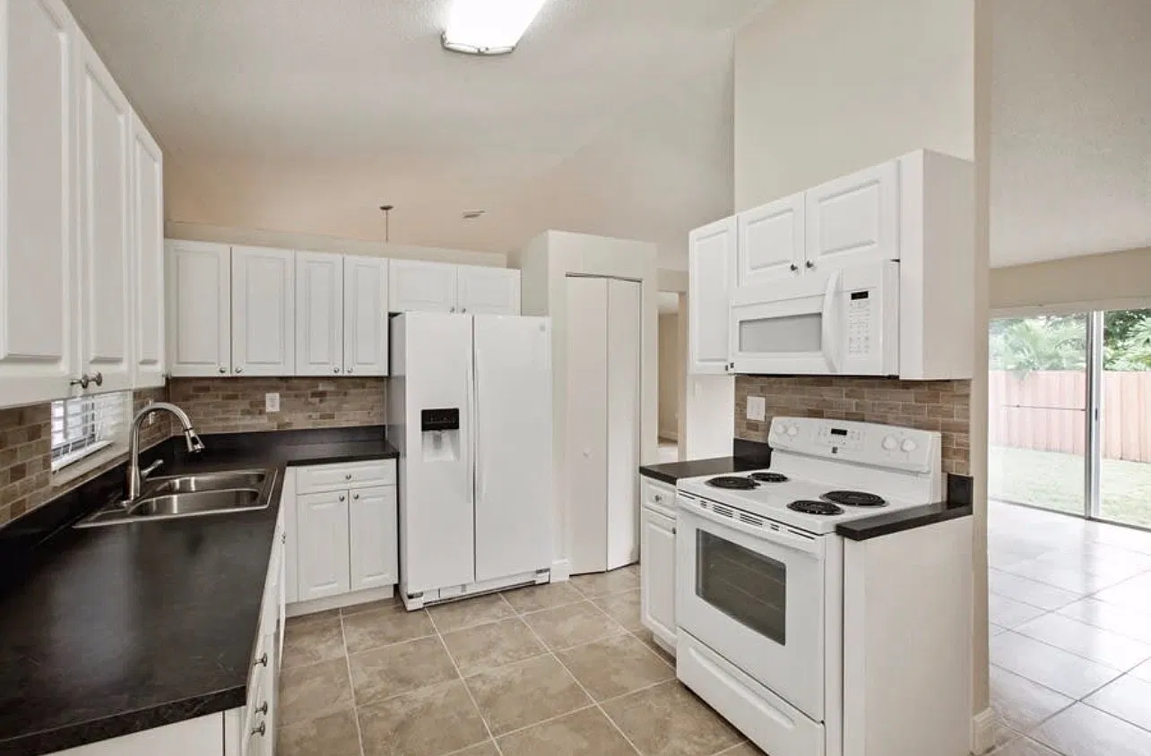 3 bed, 1760 sqft, $2,700 — Photo 3