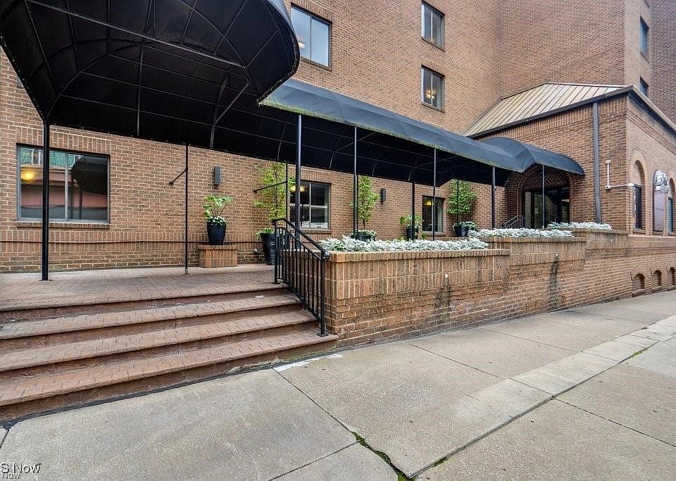 1st image of 1444 W 10th St APT 408