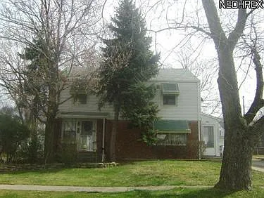 1485 E 248th St photo 1