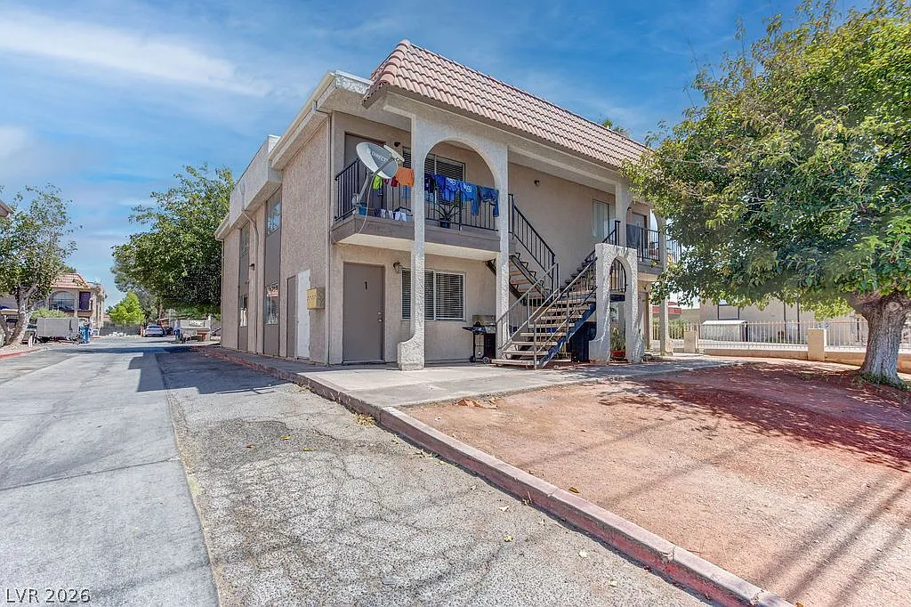 2 bed, 1.0 bath, 3800 sqft, $775 — Photo 1