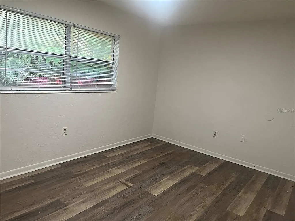 2 bed, 1.5 bath, 900 sqft, $1,300 — Photo 4