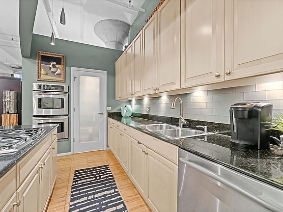5th image of 728 W Jackson Blvd APT 902