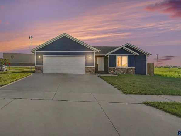 303 Plainside Ave, Harrisburg, SD 57032