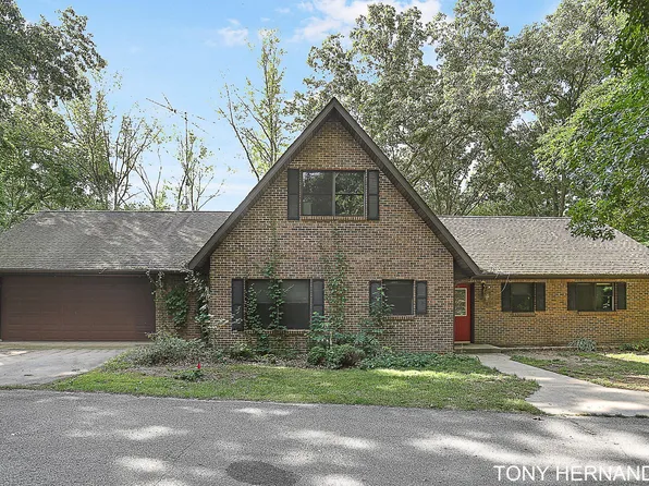26651 6th Ave, Gobles, MI 49055