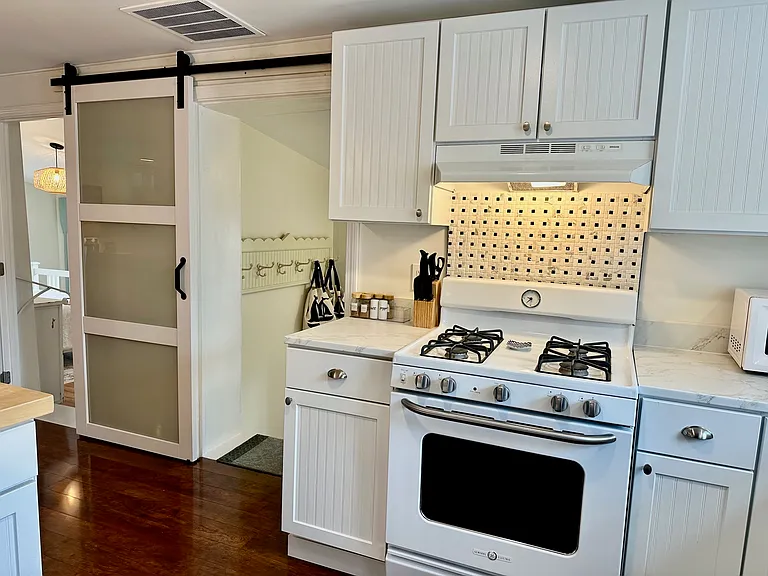 27 Underwood Rd #A — Photo 3