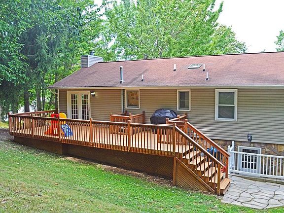 3rd image of 1295 Chestnut Dr