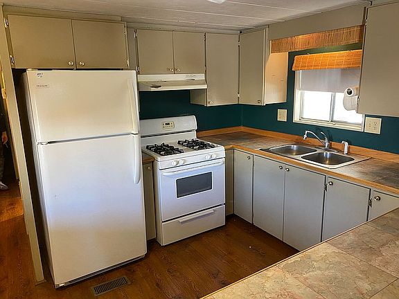 5th image of 185 Vega St