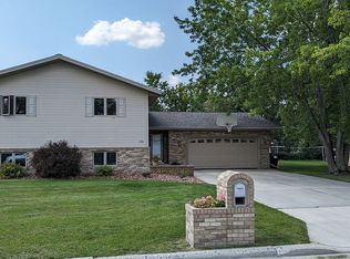 413 Spruce St, Bottineau, ND 58318