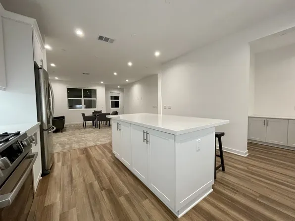 2326 Synergy, Irvine, CA