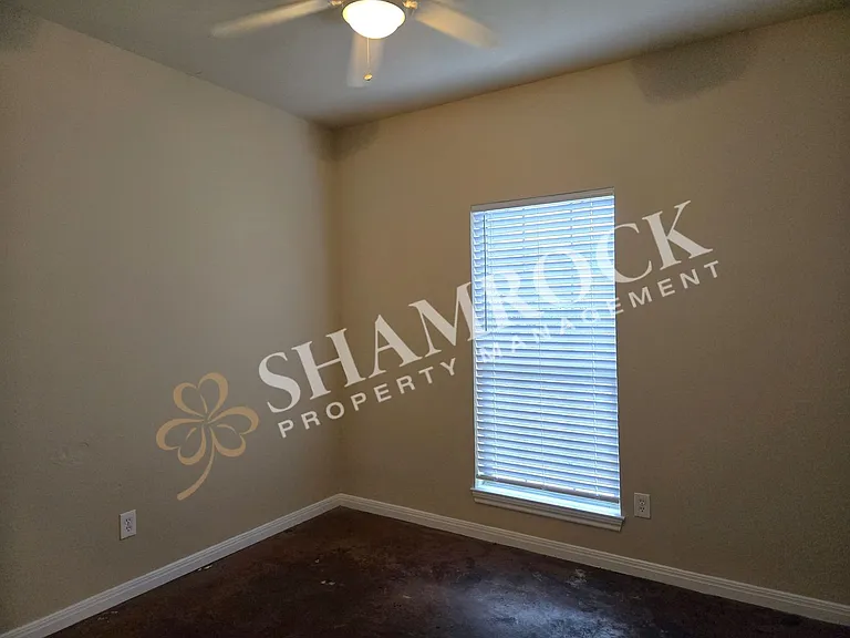 2109D Columbus Ave — Photo 9