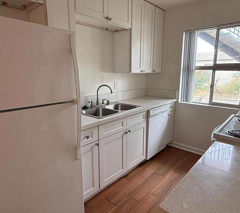 1st image of 936 Loring St #1D