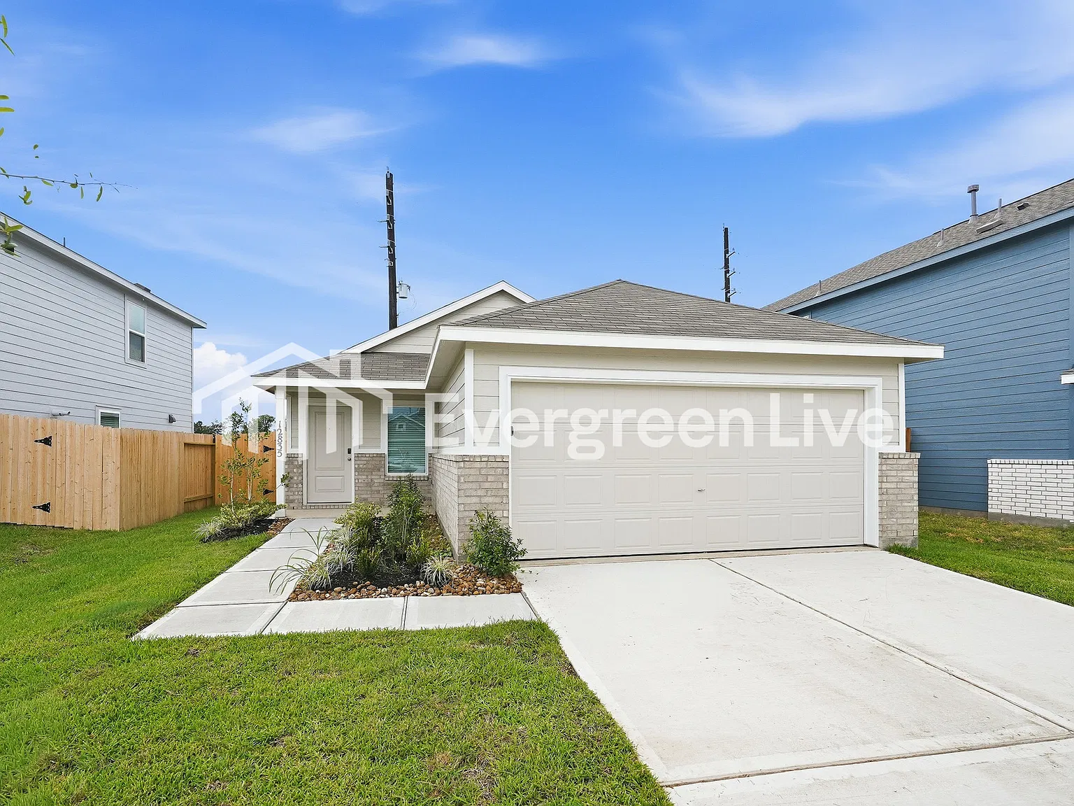 3 bed, 2.0 bath, 1409 sqft, $1,745 — Photo 2