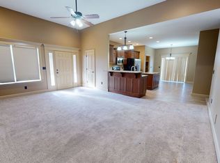 11669 Ridgeway Ct, Saint Joseph, MO 64505