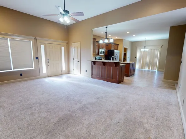 11669 Ridgeway Ct, Saint Joseph, MO 64505