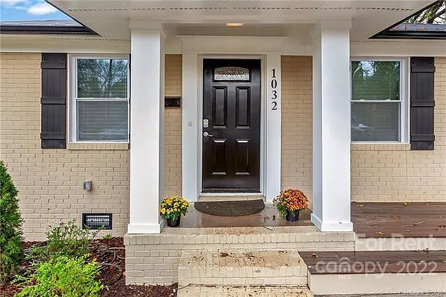3 bed, 1438 sqft, $2,100 — Photo 2