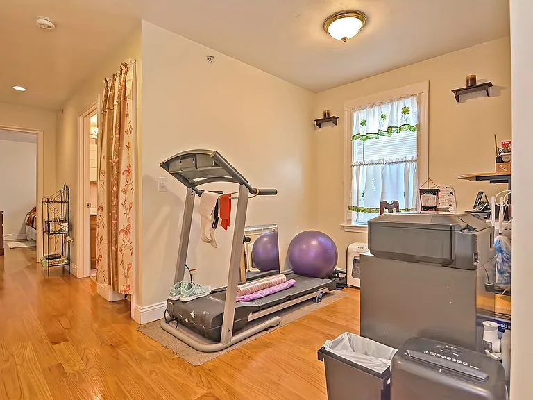 45 Nightingale St #B — Photo 9