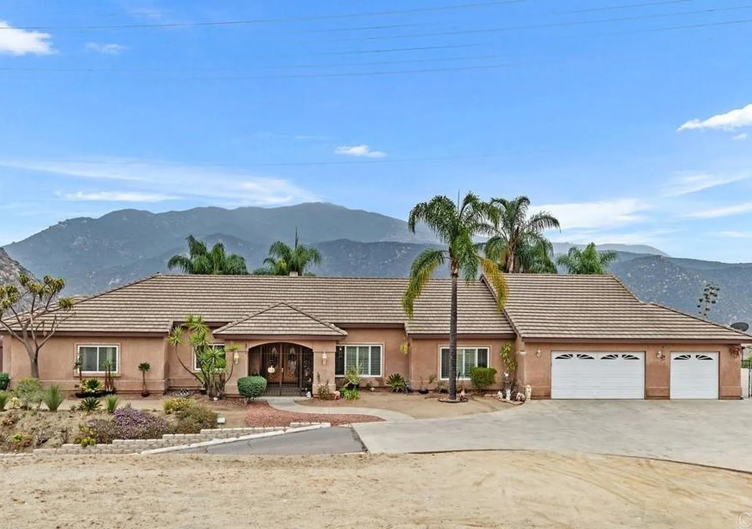 Stunning 4BR/3BA Pool Home in Singing Hills View Estate | Rancho San Diego — Photo 3