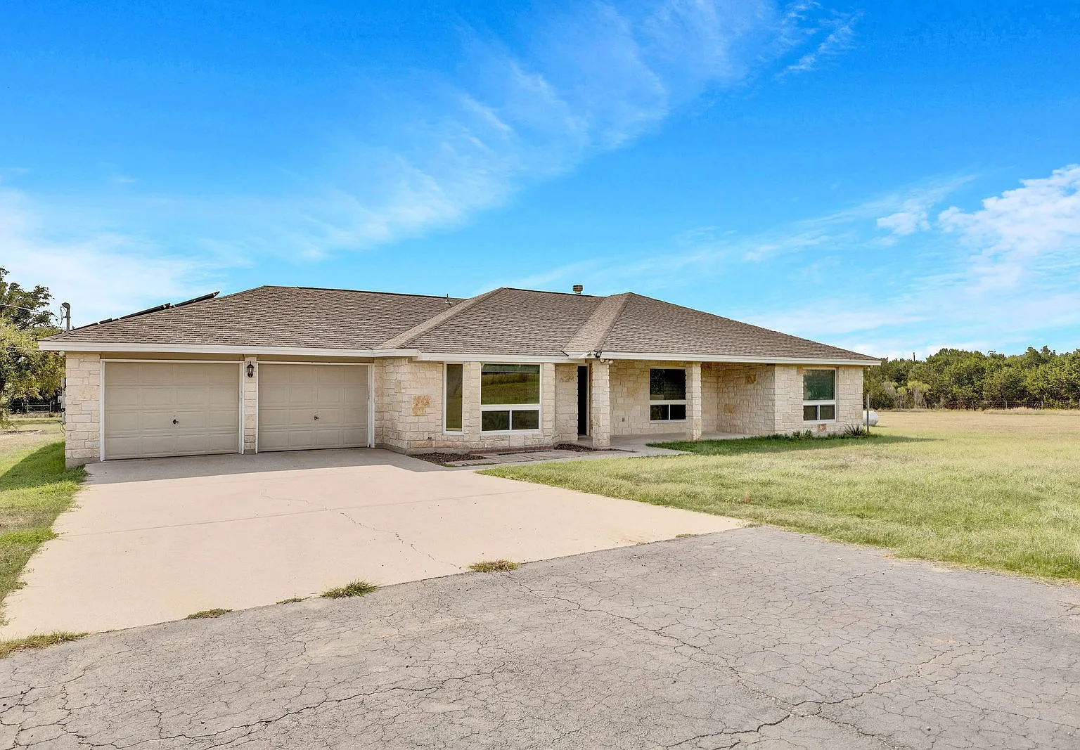 4 bed, 2.5 bath, 2503 sqft, $3,500 — Photo 2