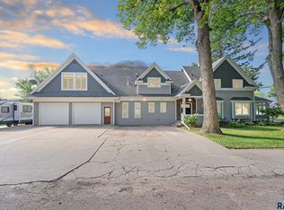 402 S Park St, Inwood, IA 51240