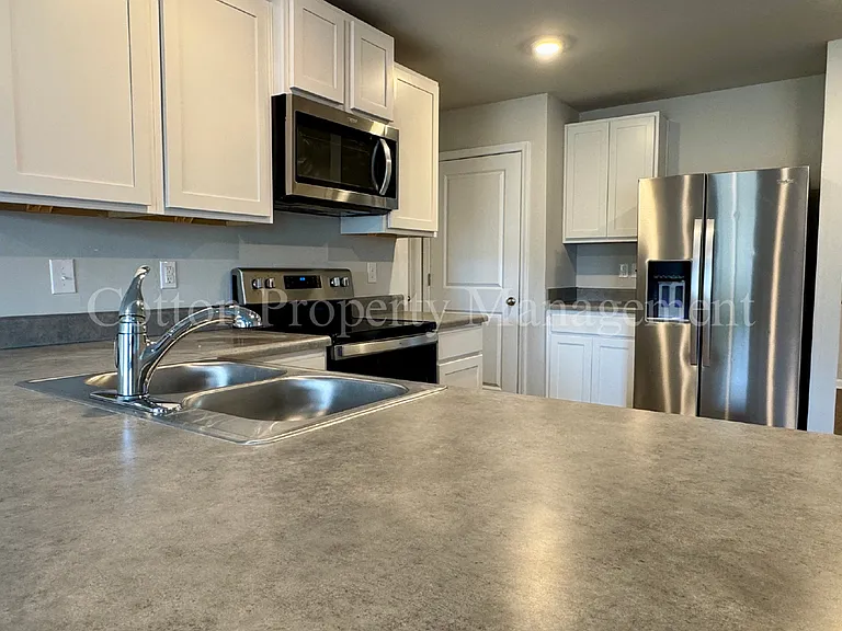 1114 Forest Glen Dr NE — Photo 7