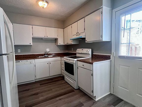2nd image of 2012 Stoney Point Ln Unit 77