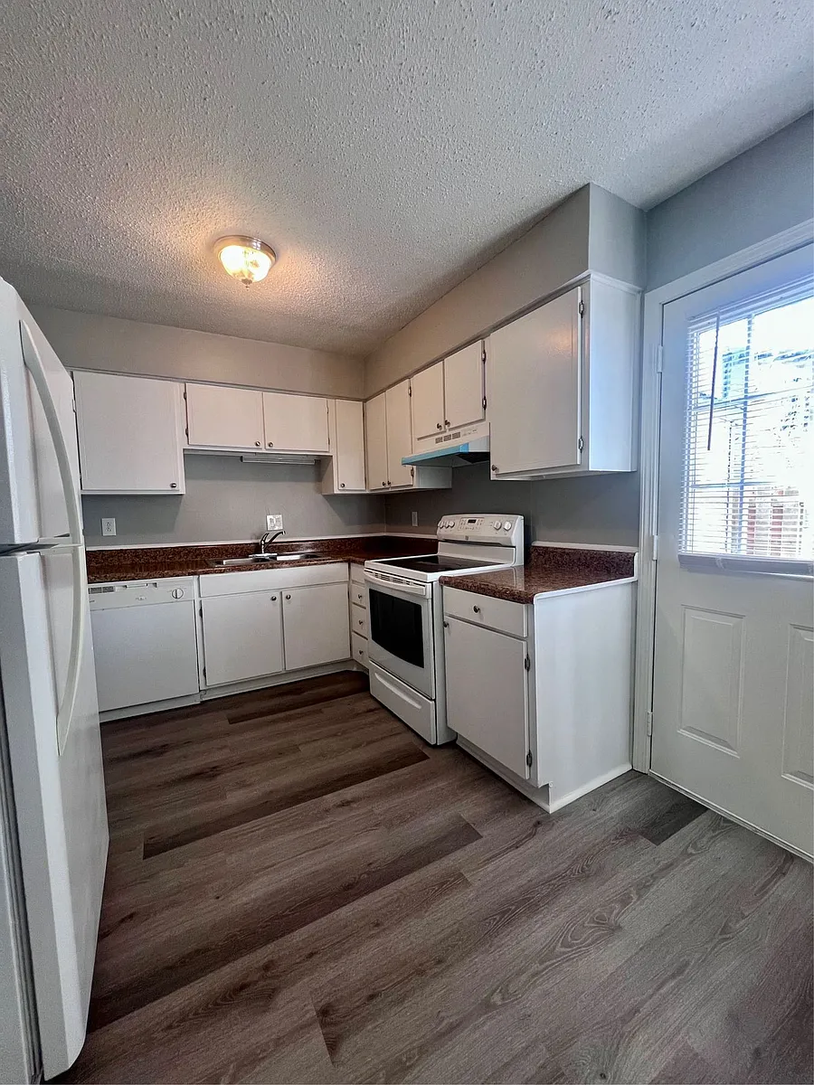 Building Photo - 2012 Stoney Point Ln #77