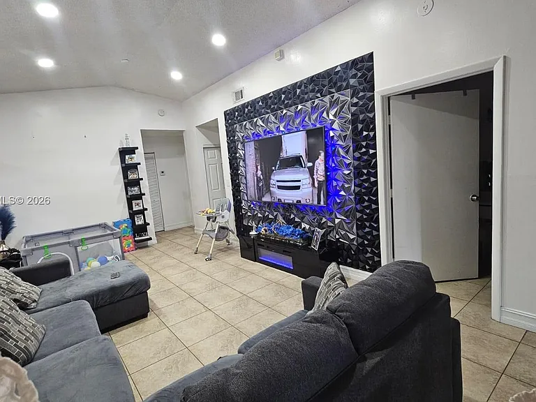 11878 SW 208th Ter — Photo 5