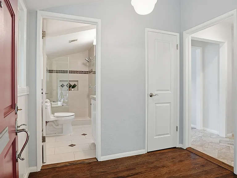 13360 Magnolia Blvd — Photo 10