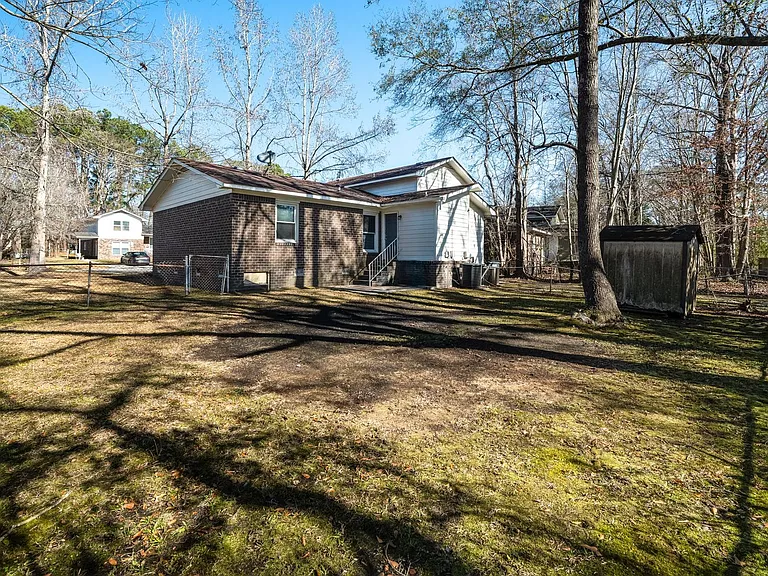 118 Roberta Dr — Photo 17