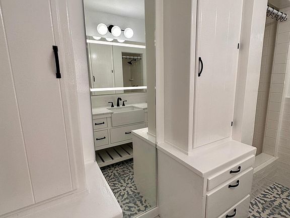 5th image of 501 Bayview Dr #B