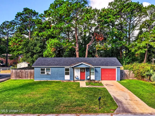 2713 State St, Gautier, MS 39553