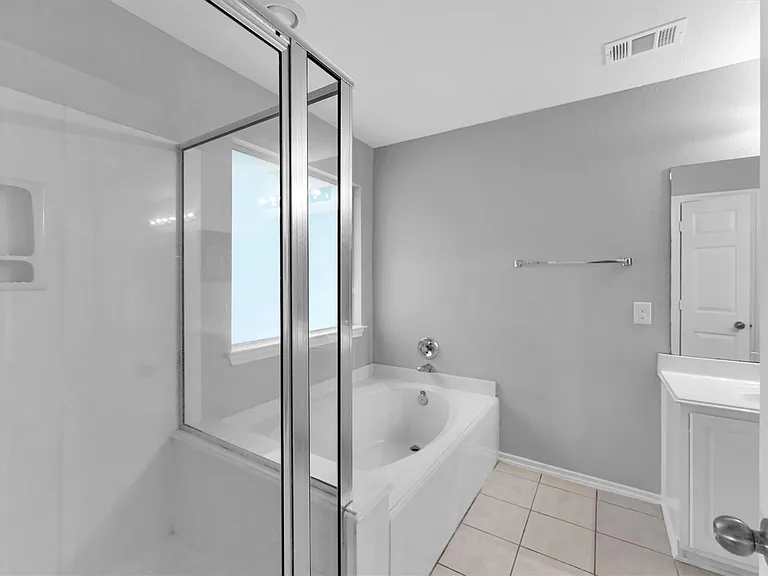 16007 Sandy Path Ln — Photo 35