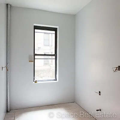 Rented by Space Real Estate | media 36