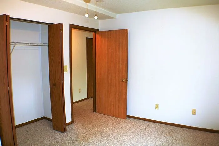 464 Peterson St — Photo 13