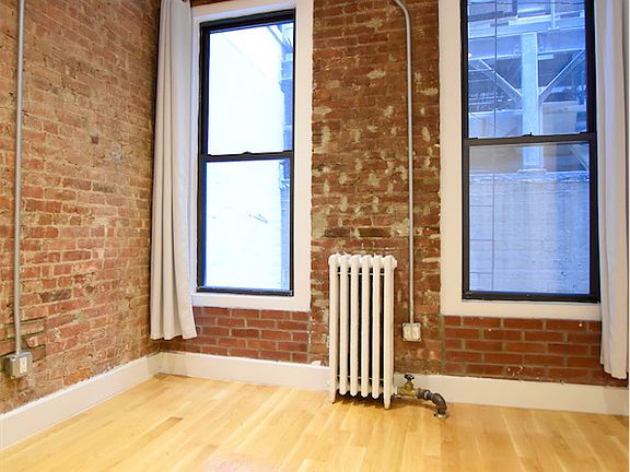 3rd image of 26 Vandam St APT 1RE