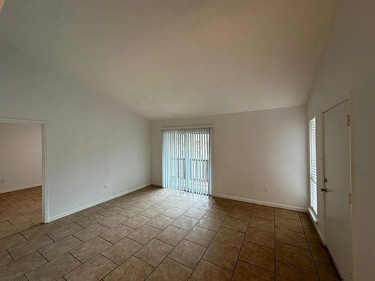 635 Patterson St #2 — Photo 1