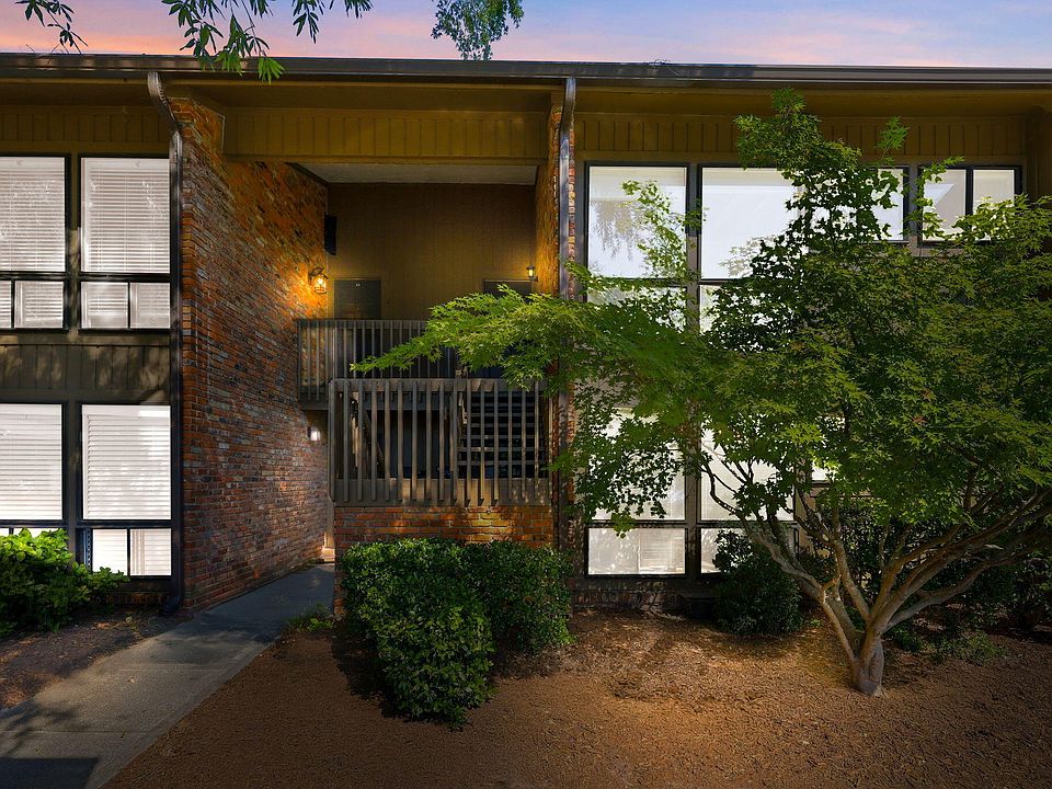 1st image of 306 Oak Tree Dr #306
