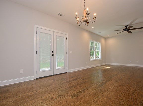 5th image of 112 Deese Ct