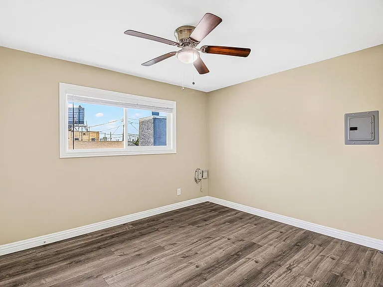 1831 Lime Ave — Photo 18