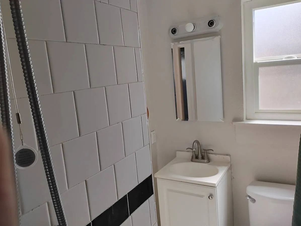 3 bed, 1100 sqft, $1,790 — Photo 4
