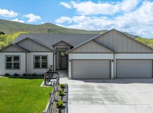 25202 N Willard Ave, Benton City, WA 99320