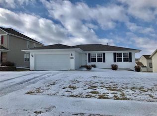 8334 Crooked Bend Rd, Roscoe, IL 61115