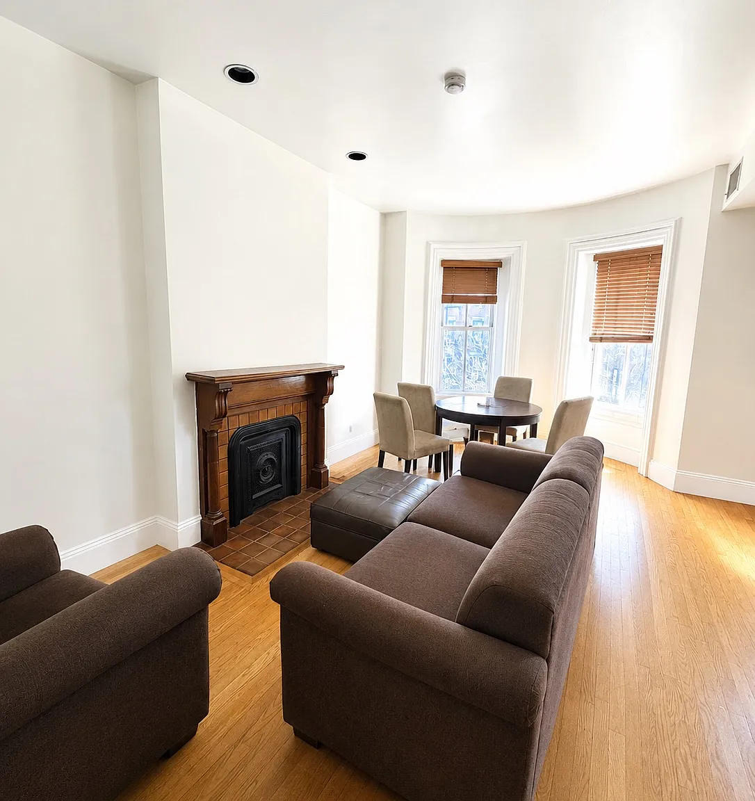 2 bed, 900 sqft, $3,875 — Photo 1