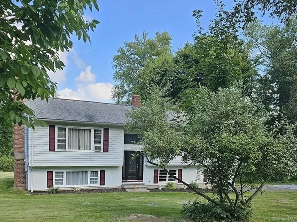 42 Fox Drive, Oxford, CT 06478