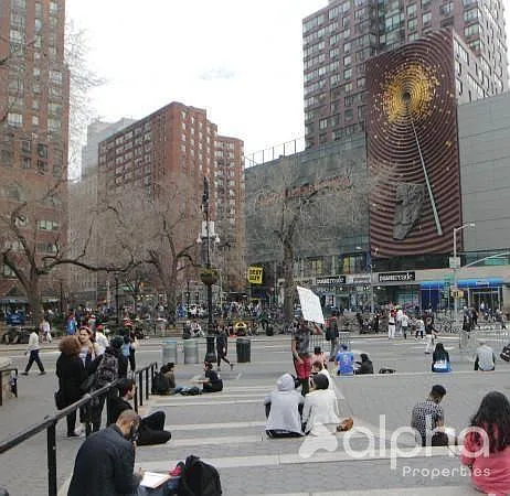 211 E 14th St #9 — Photo 9