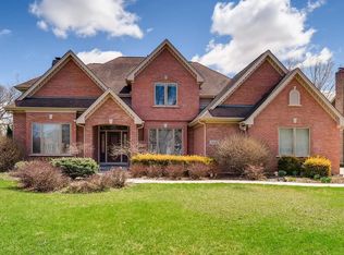1006 Sutton Pl, St Charles, IL 60174