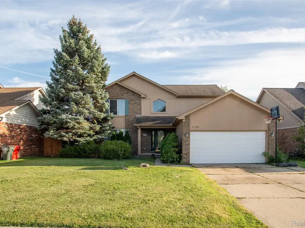 25846 Lord Dr, Chesterfield, MI 48051