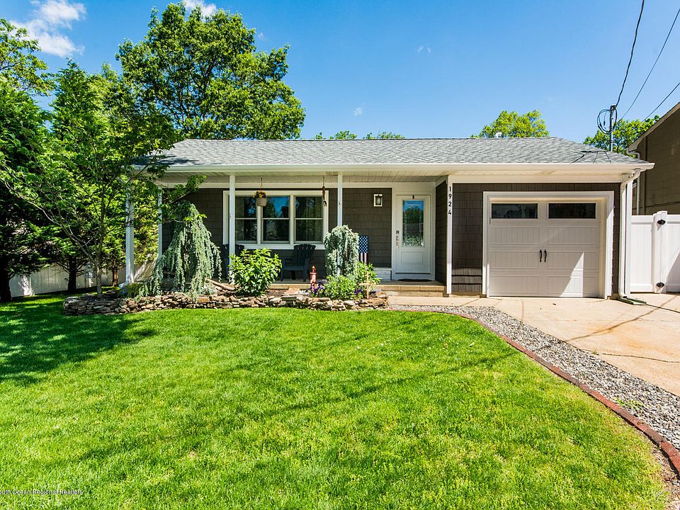 1st image of 1924 Ravenwood Dr