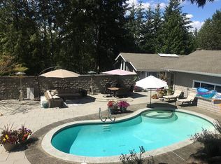 9656 NE 34th St, Clyde Hill, WA 98004