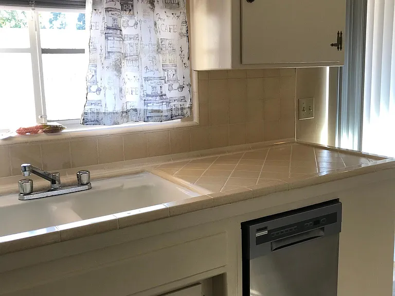 2590 Madison Ave — Photo 9